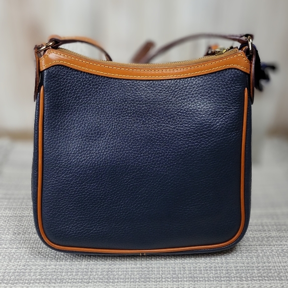 Dooney & Bourke 2-way Shoulder/ Crossbody Bag - Picture 3 of 5